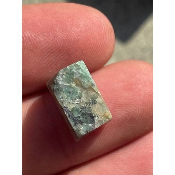 28.50cts Emerald Parcel - Custom Cut in display case - Picture 4 of 10